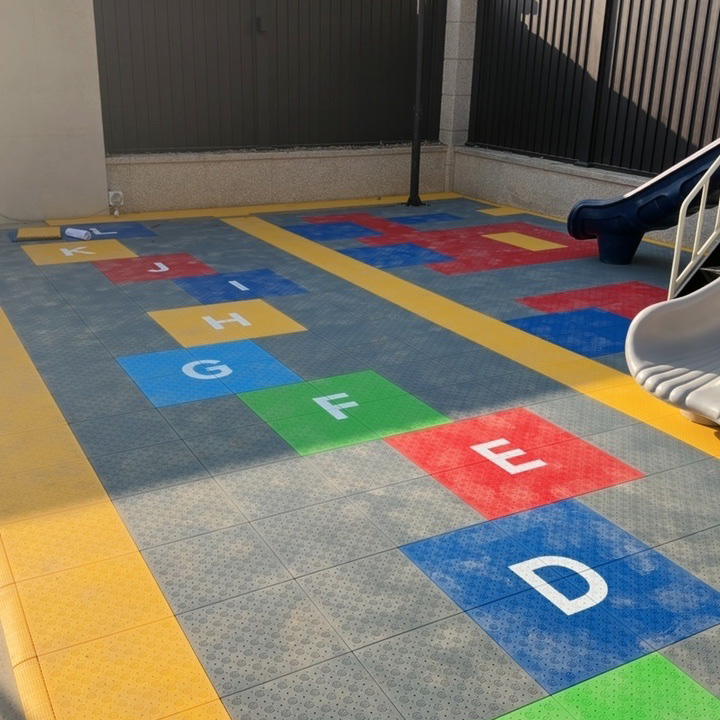Professional Interlocking PP M - đánh giá và giá Outdoor Sport Floor Tiles